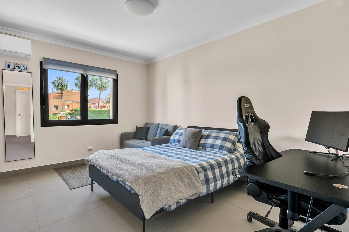 Se vende Villa - Chalet de 4 dormitorios en Costa Del Sol, Málaga, España