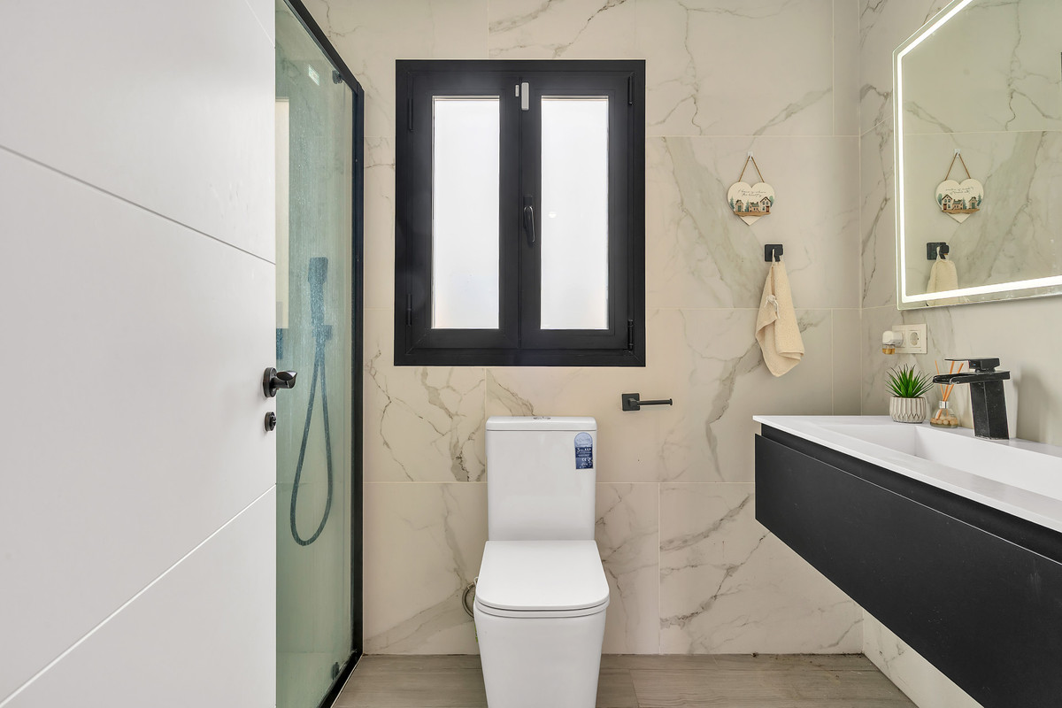 Se vende Villa - Chalet de 4 dormitorios en Costa Del Sol, Málaga, España