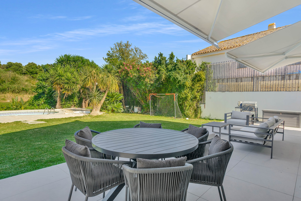 Se vende Villa - Chalet de 4 dormitorios en Costa Del Sol, Málaga, España