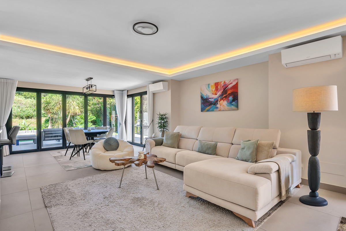 Se vende Villa - Chalet de 4 dormitorios en Costa Del Sol, Málaga, España