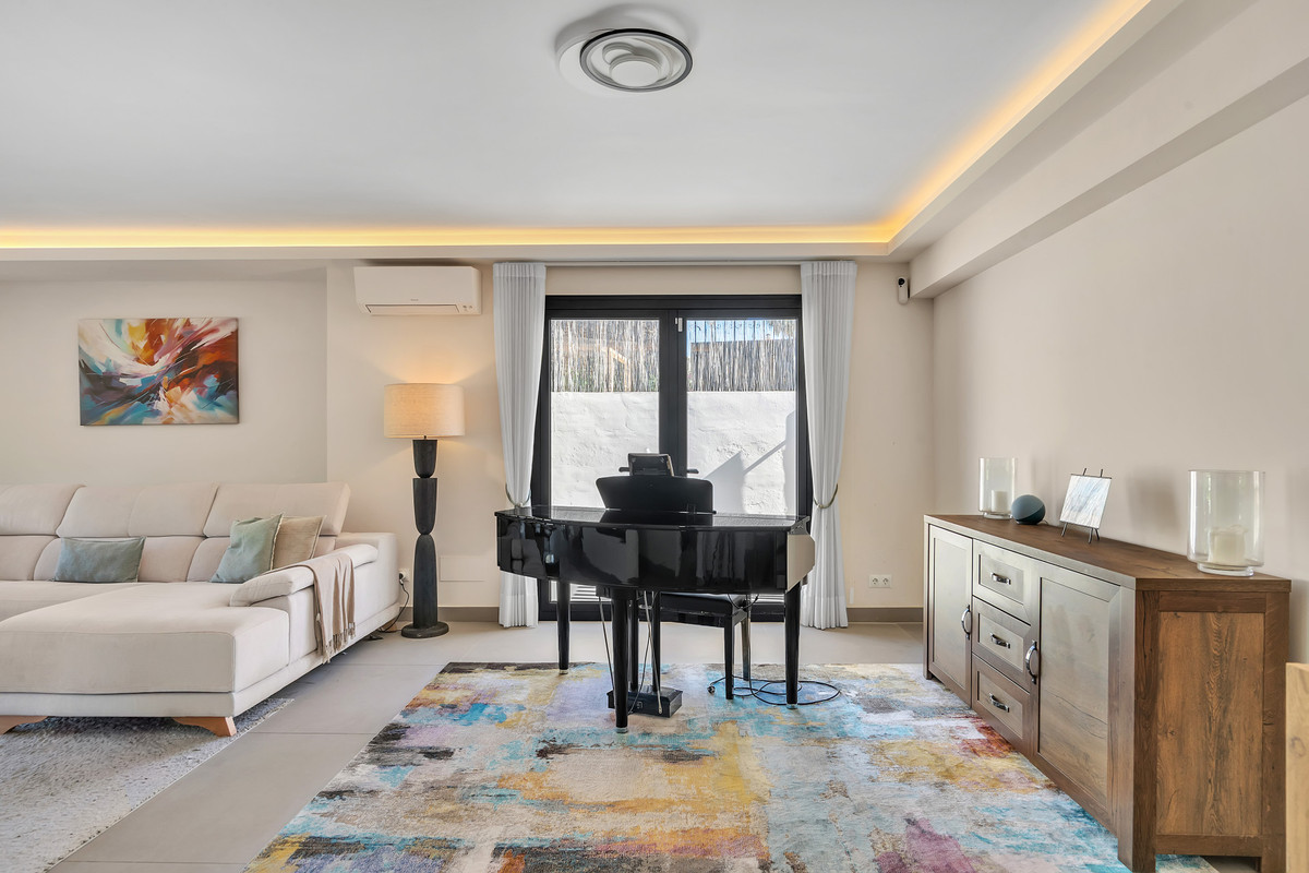 Se vende Villa - Chalet de 4 dormitorios en Costa Del Sol, Málaga, España