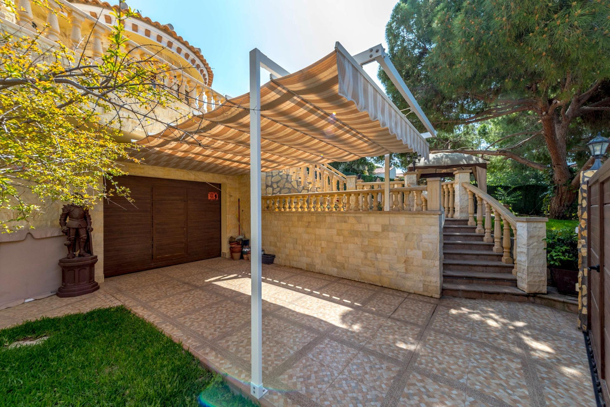 4 Bed Townhouse for sale in Campoamor Costa Blanca, Alicante, Spain