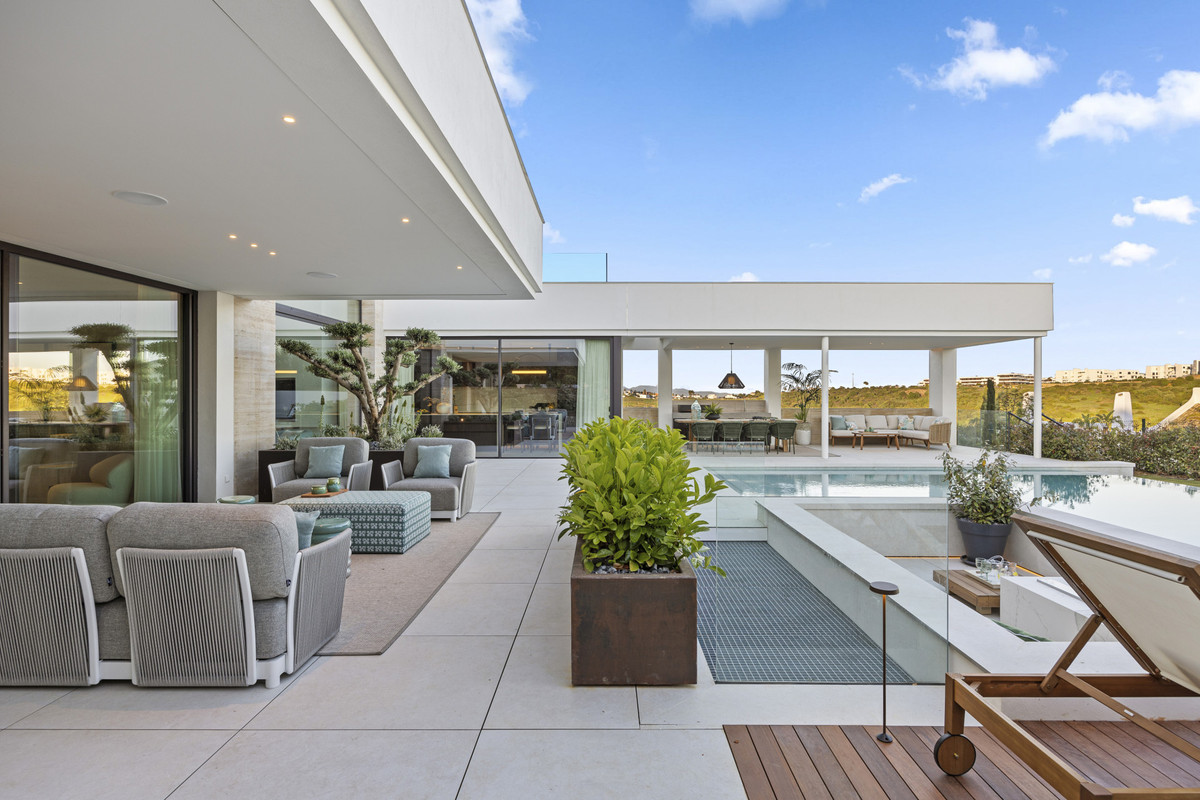 4 Bed Townhouse for sale in Casares Costa Del Sol, Málaga, Spain