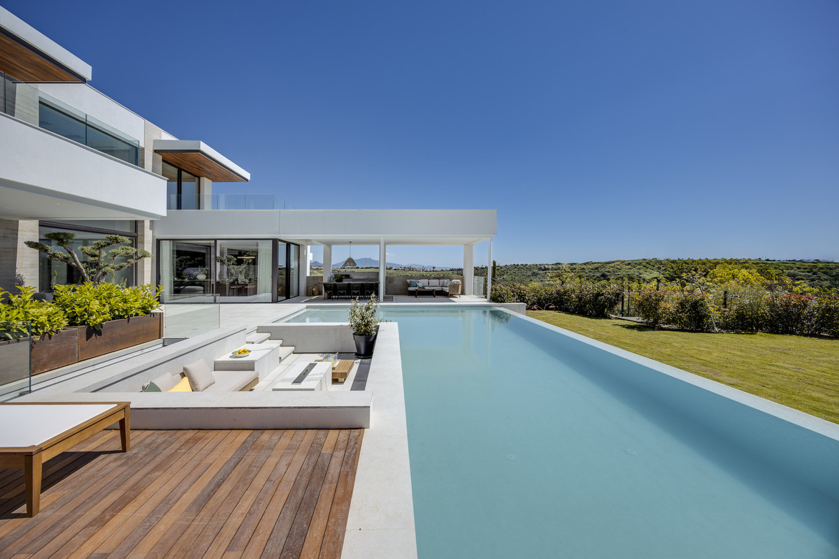 4 Bed Townhouse for sale in Casares Costa Del Sol, Málaga, Spain