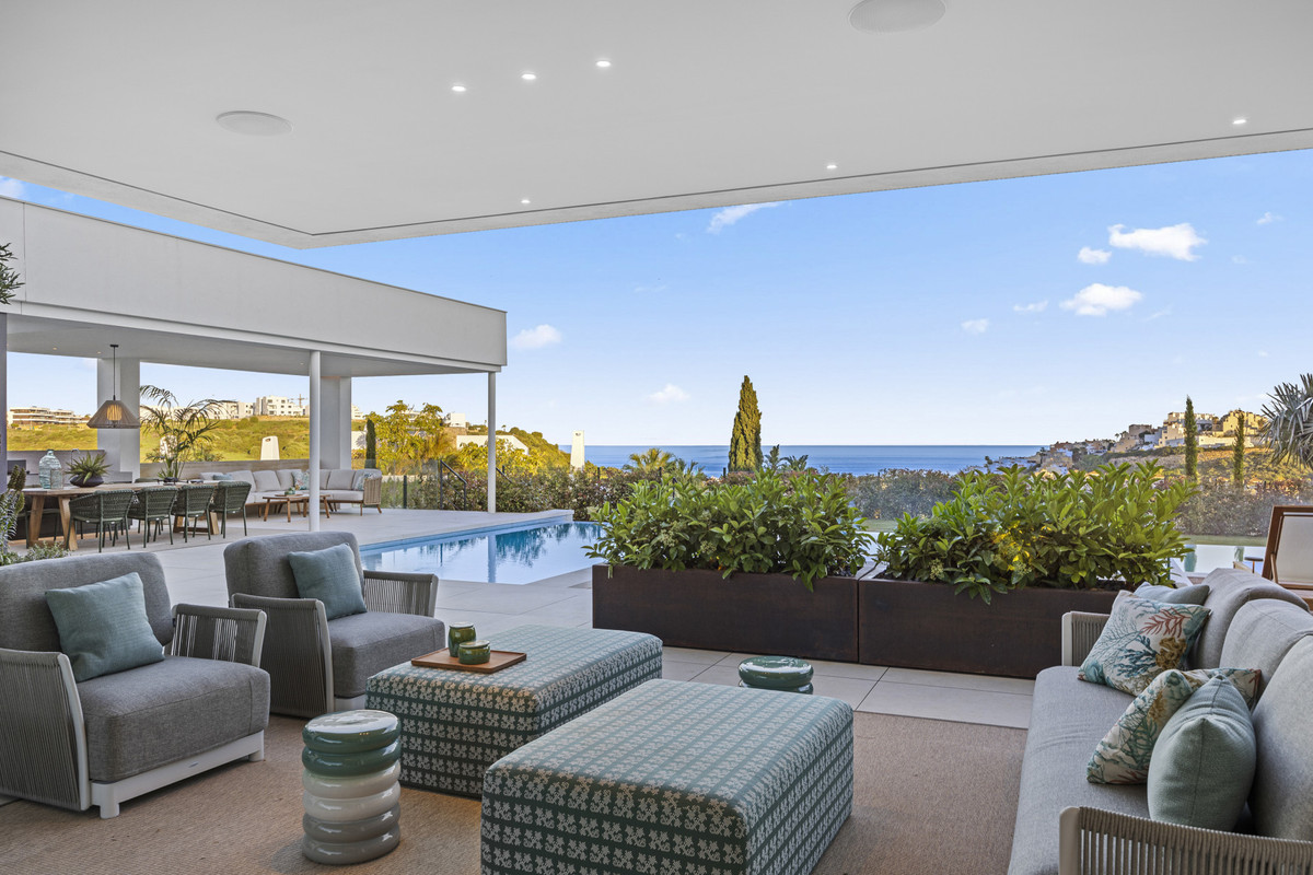 4 Bed Townhouse for sale in Casares Costa Del Sol, Málaga, Spain