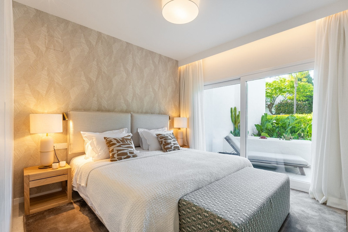 4 Bed Apartment for sale in Marbella Costa Del Sol, Málaga, Spain