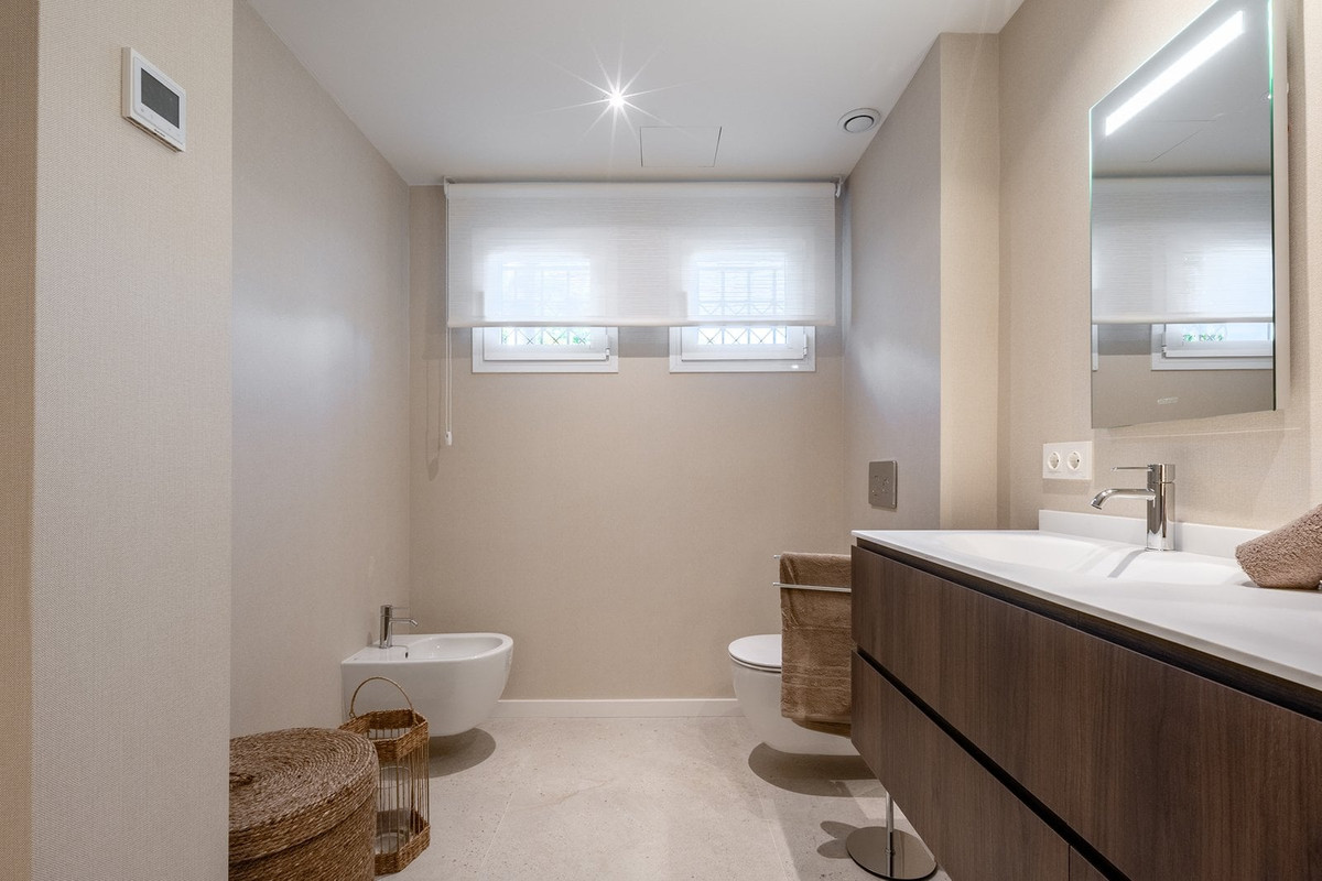 4 Bed Apartment for sale in Marbella Costa Del Sol, Málaga, Spain