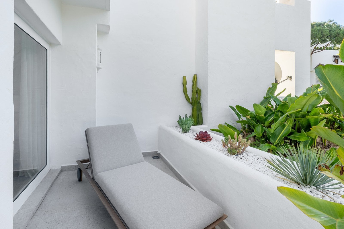 4 Bed Apartment for sale in Marbella Costa Del Sol, Málaga, Spain