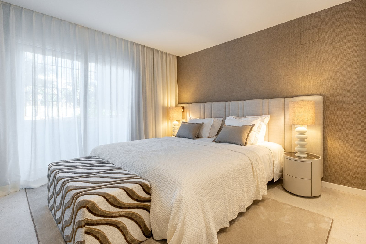 4 Bed Apartment for sale in Marbella Costa Del Sol, Málaga, Spain