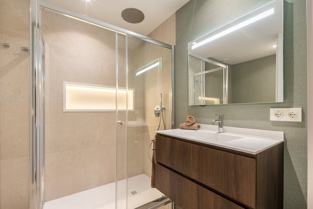 4 Bed Apartment for sale in Marbella Costa Del Sol, Málaga, Spain