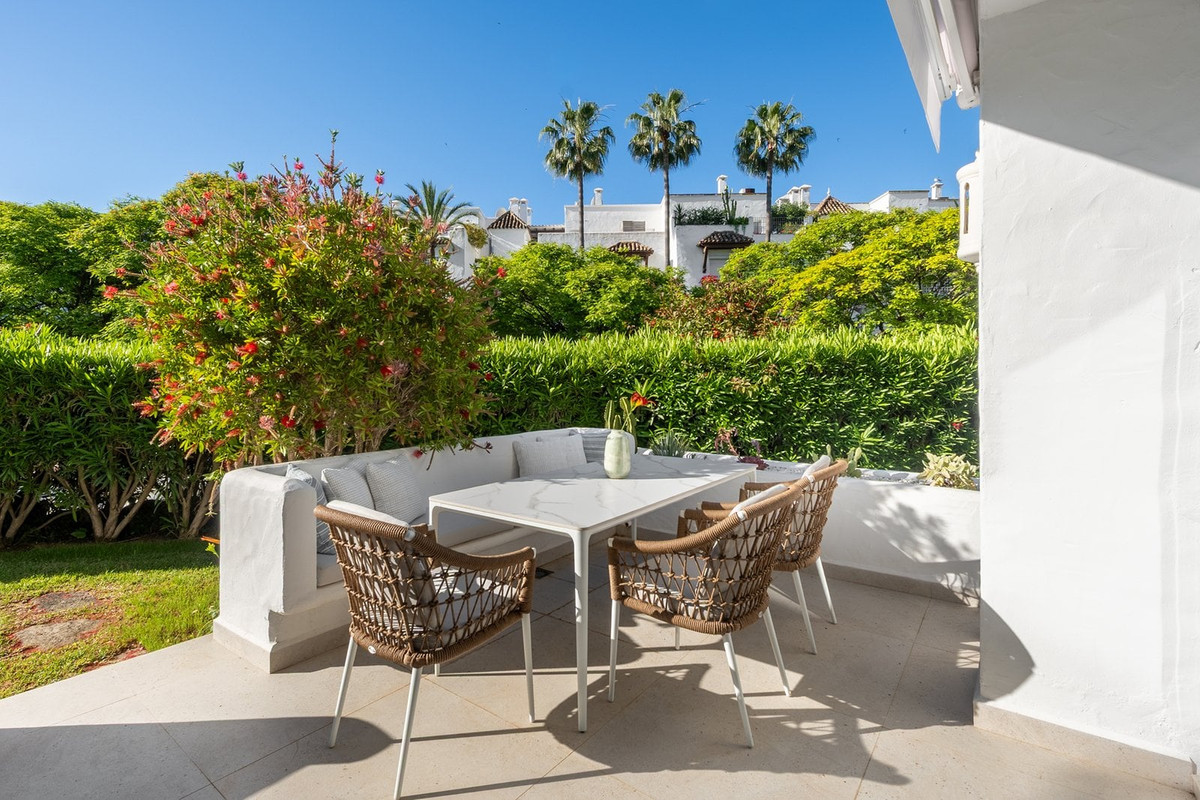 4 Bed Apartment for sale in Marbella Costa Del Sol, Málaga, Spain