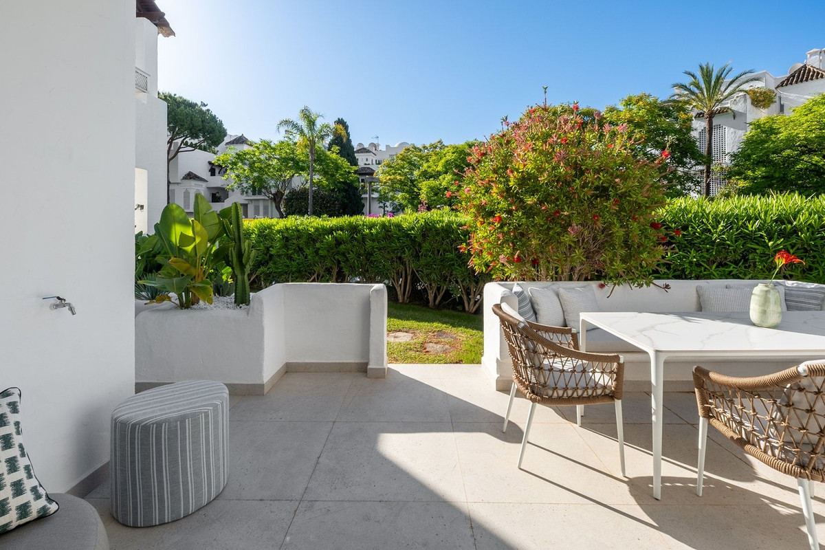 4 Bed Apartment for sale in Marbella Costa Del Sol, Málaga, Spain