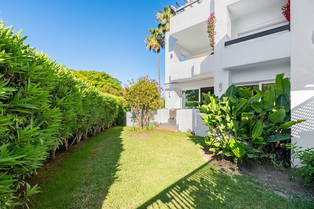 4 Bed Apartment for sale in Marbella Costa Del Sol, Málaga, Spain