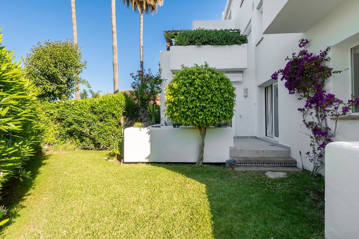 4 Bed Apartment for sale in Marbella Costa Del Sol, Málaga, Spain