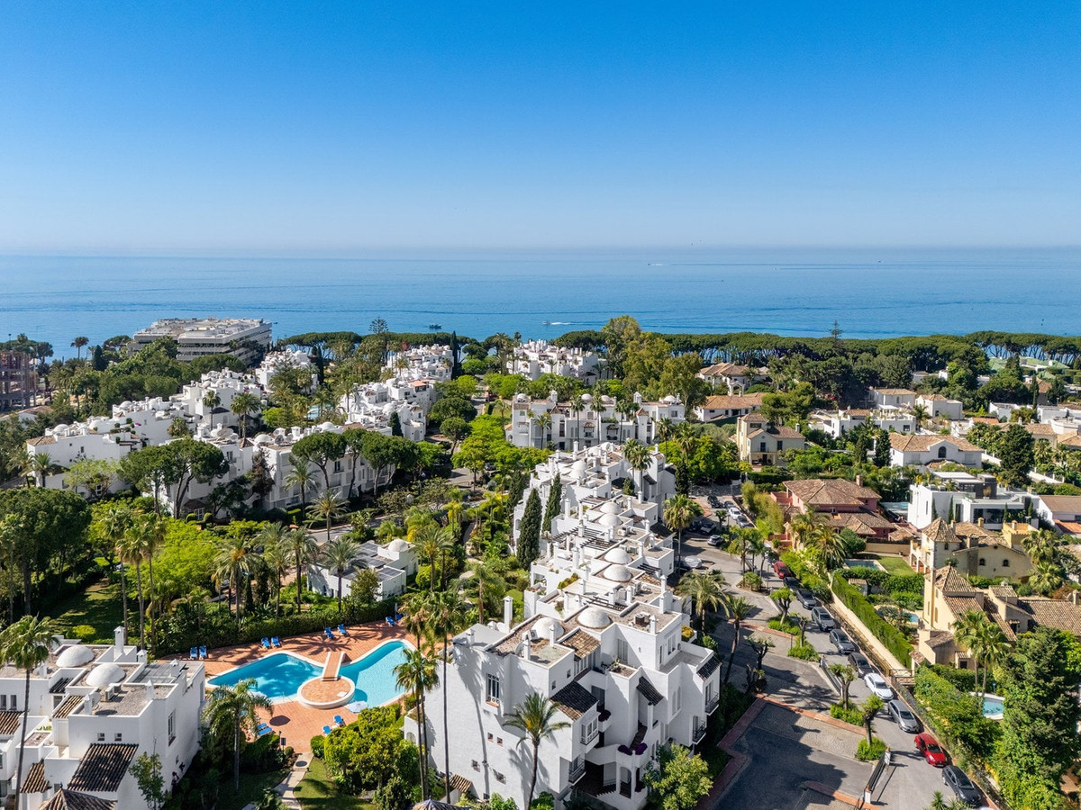4 Bed Apartment for sale in Marbella Costa Del Sol, Málaga, Spain