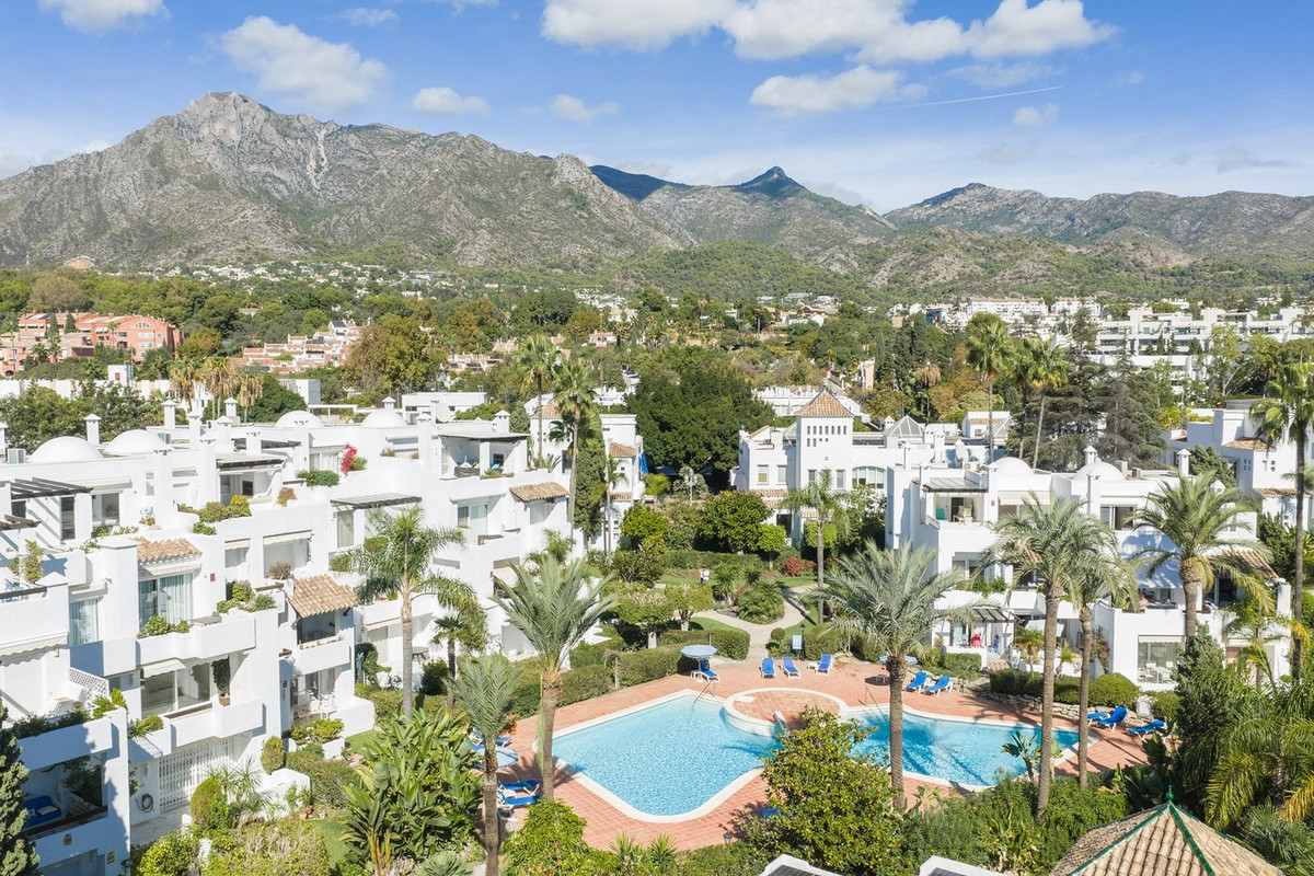 4 Bed Apartment for sale in Marbella Costa Del Sol, Málaga, Spain
