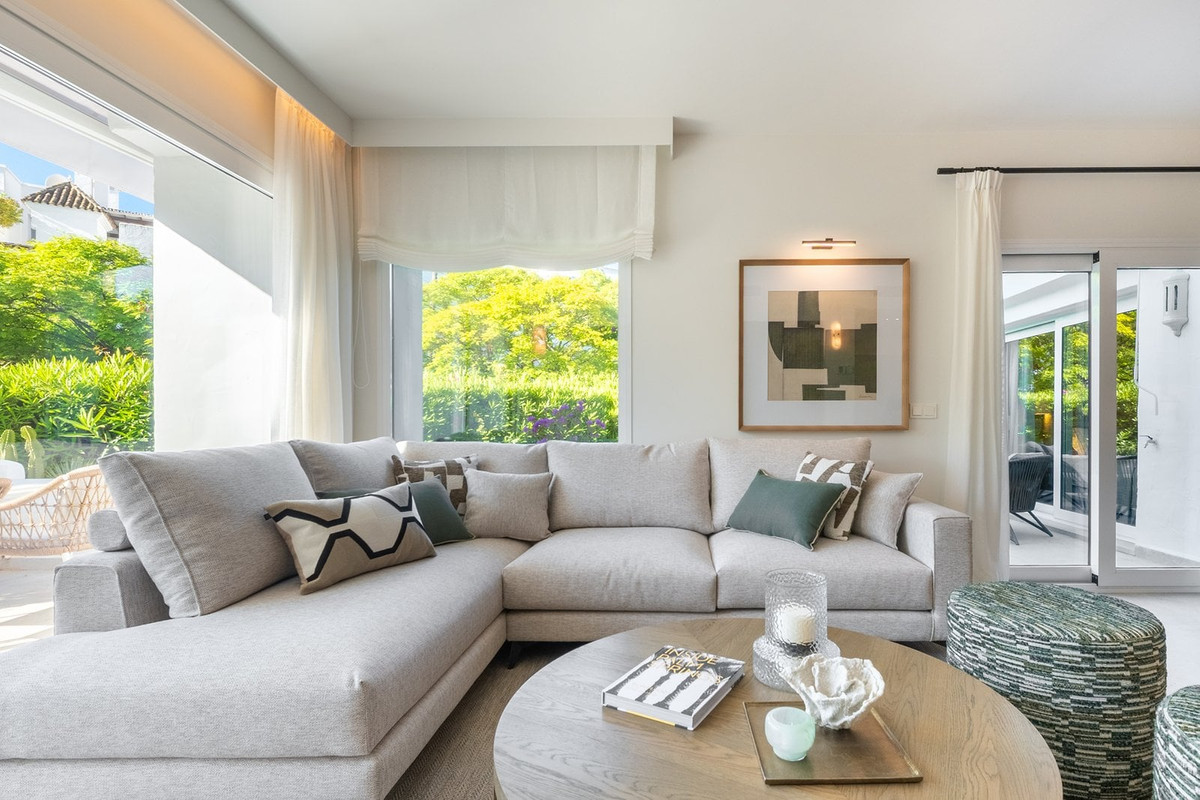 4 Bed Apartment for sale in Marbella Costa Del Sol, Málaga, Spain