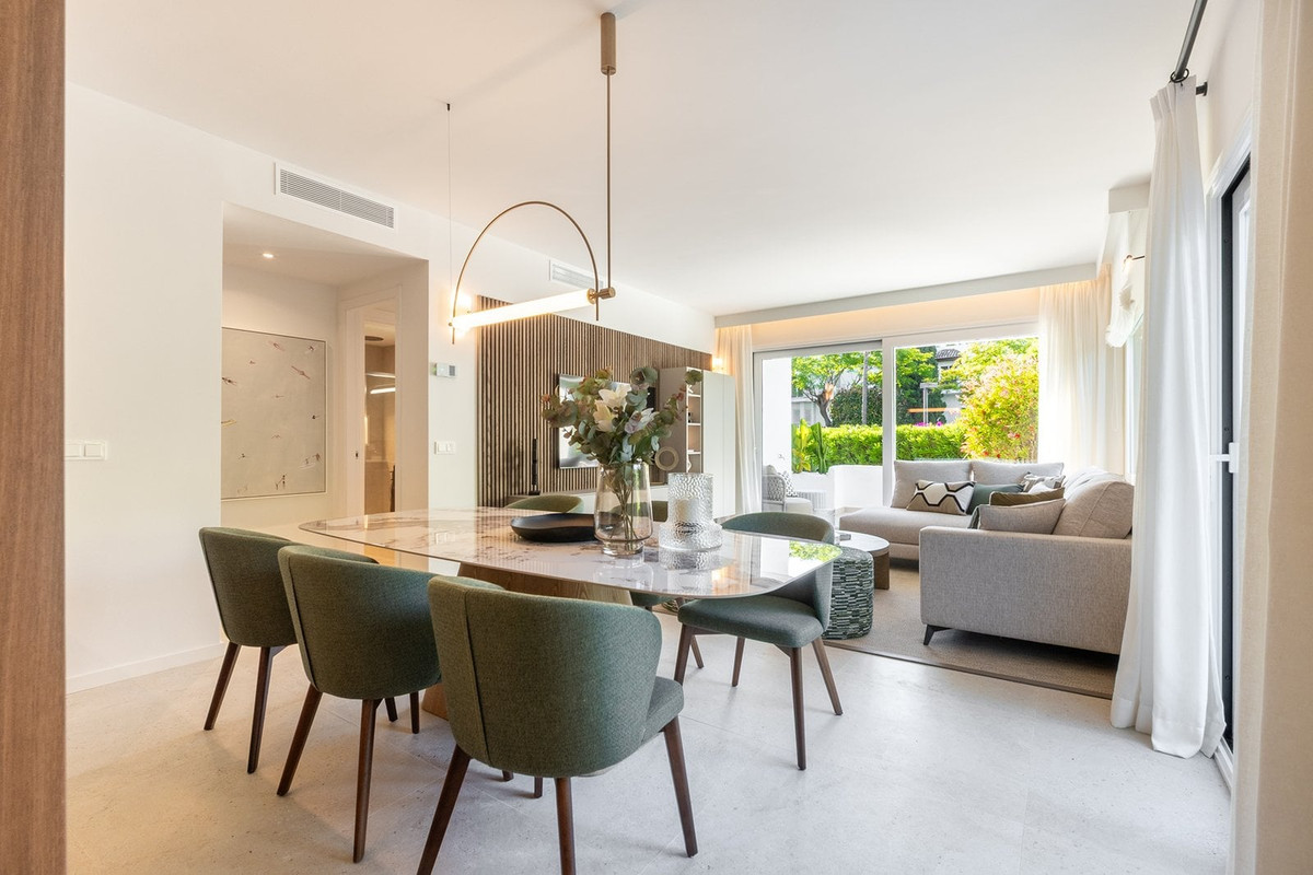 4 Bed Apartment for sale in Marbella Costa Del Sol, Málaga, Spain