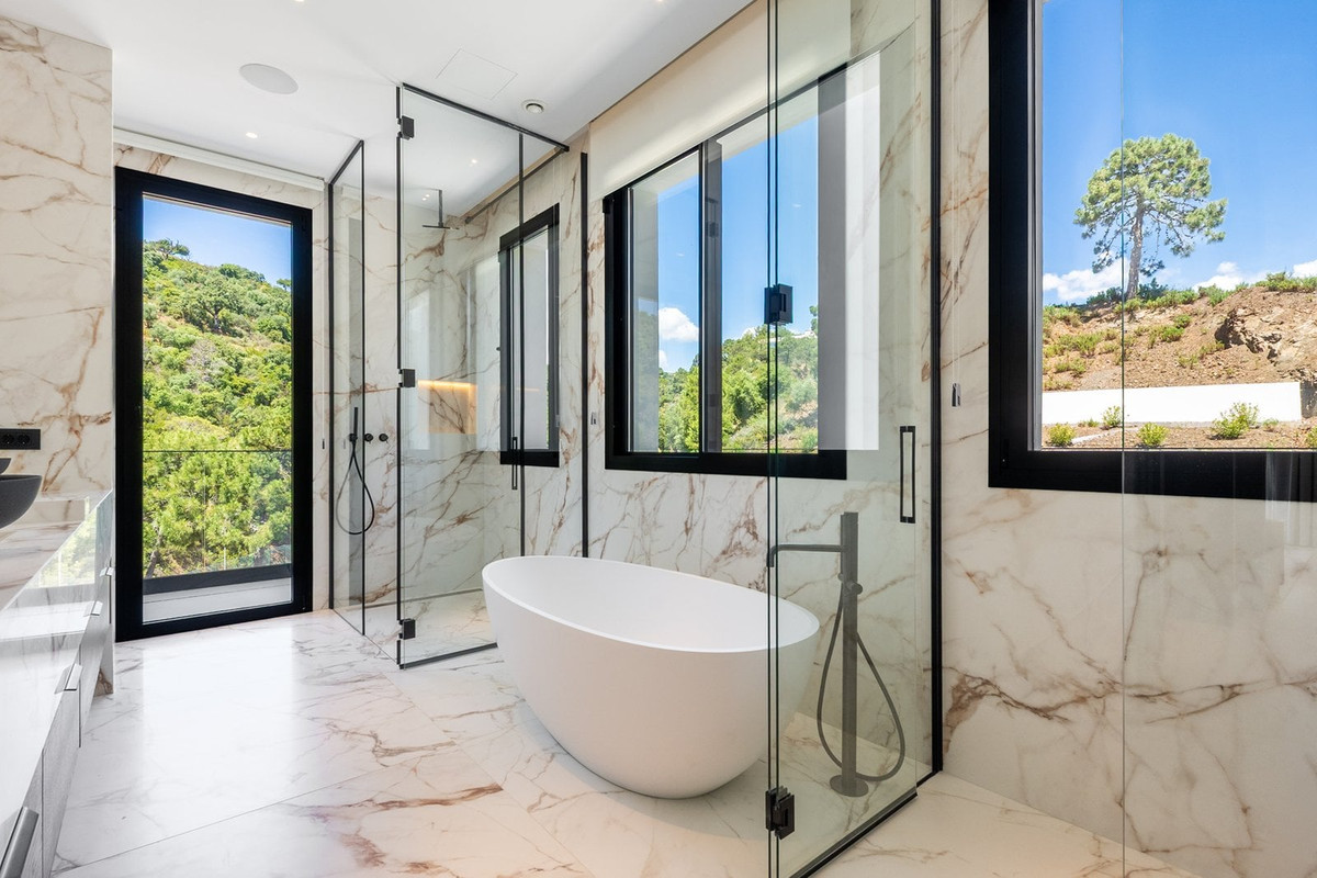 Se vende Villa - Chalet de 8 dormitorios en Costa Del Sol, Málaga, España
