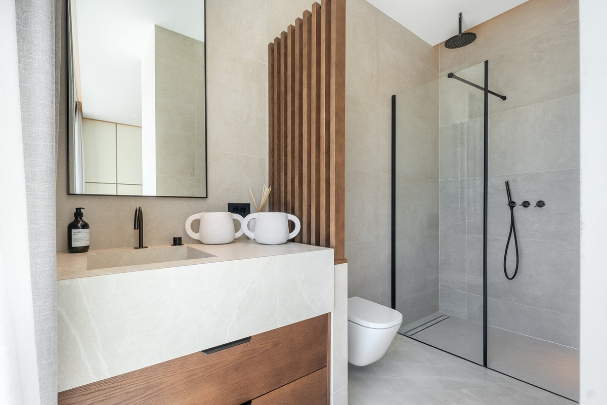 Se vende Villa - Chalet de 8 dormitorios en Costa Del Sol, Málaga, España