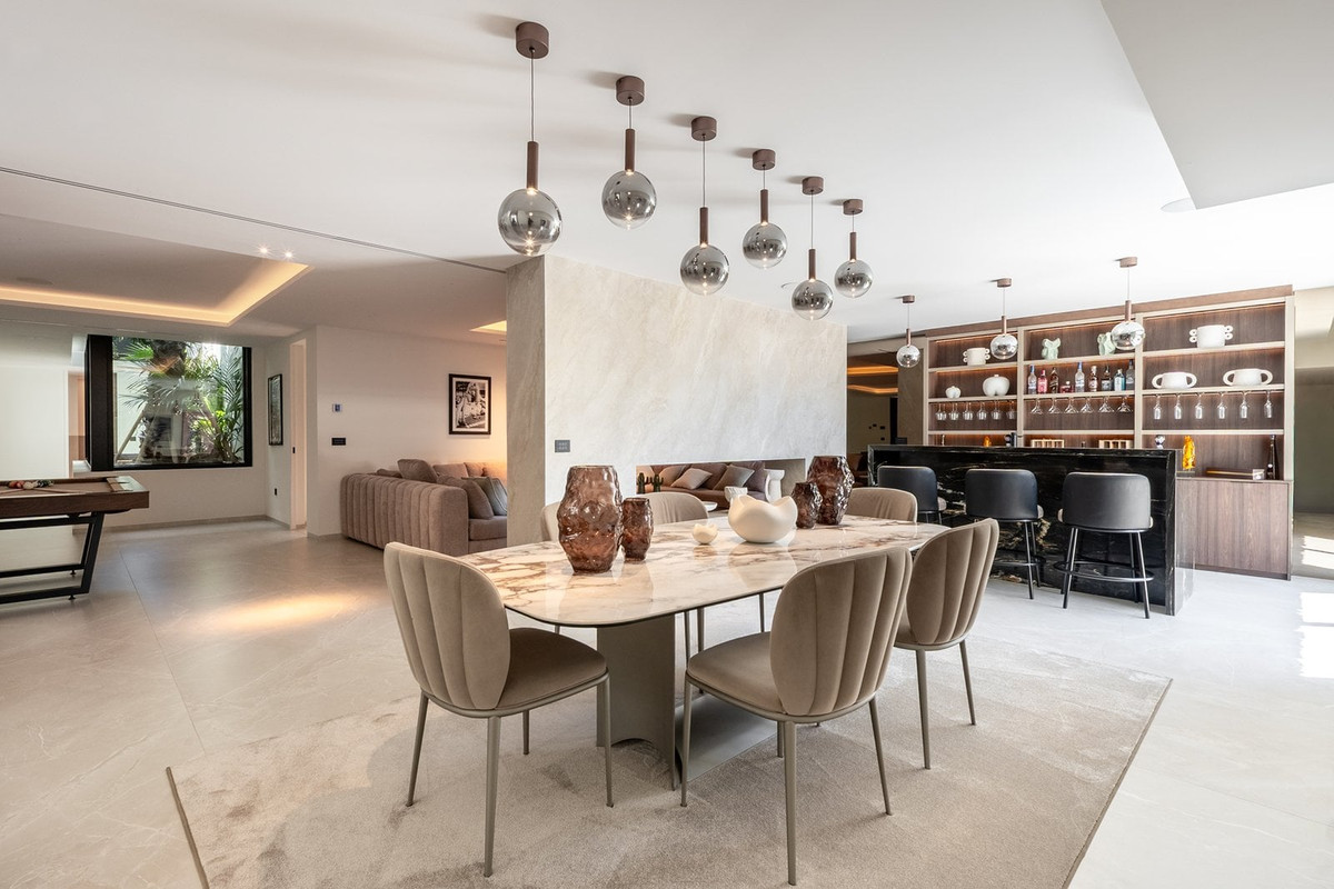 Se vende Villa - Chalet de 8 dormitorios en Costa Del Sol, Málaga, España