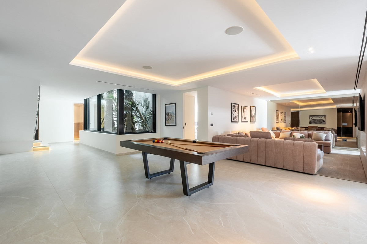 Se vende Villa - Chalet de 8 dormitorios en Costa Del Sol, Málaga, España