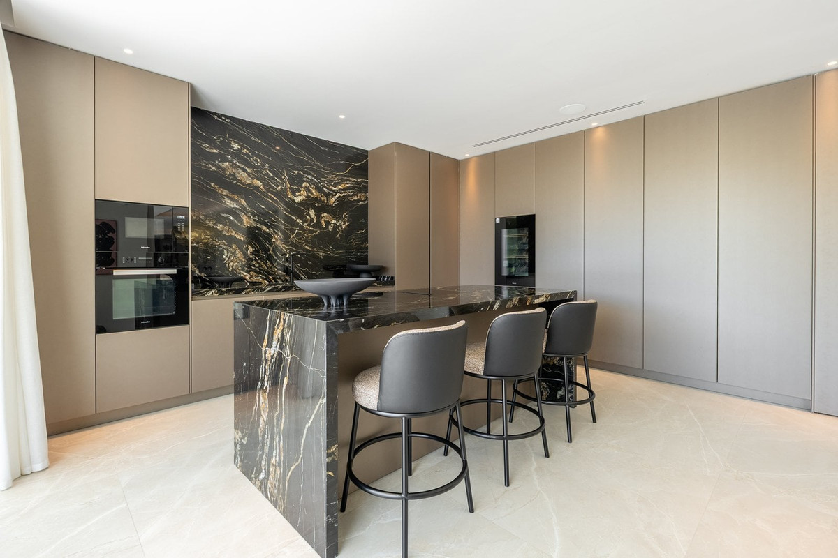 Se vende Villa - Chalet de 8 dormitorios en Costa Del Sol, Málaga, España