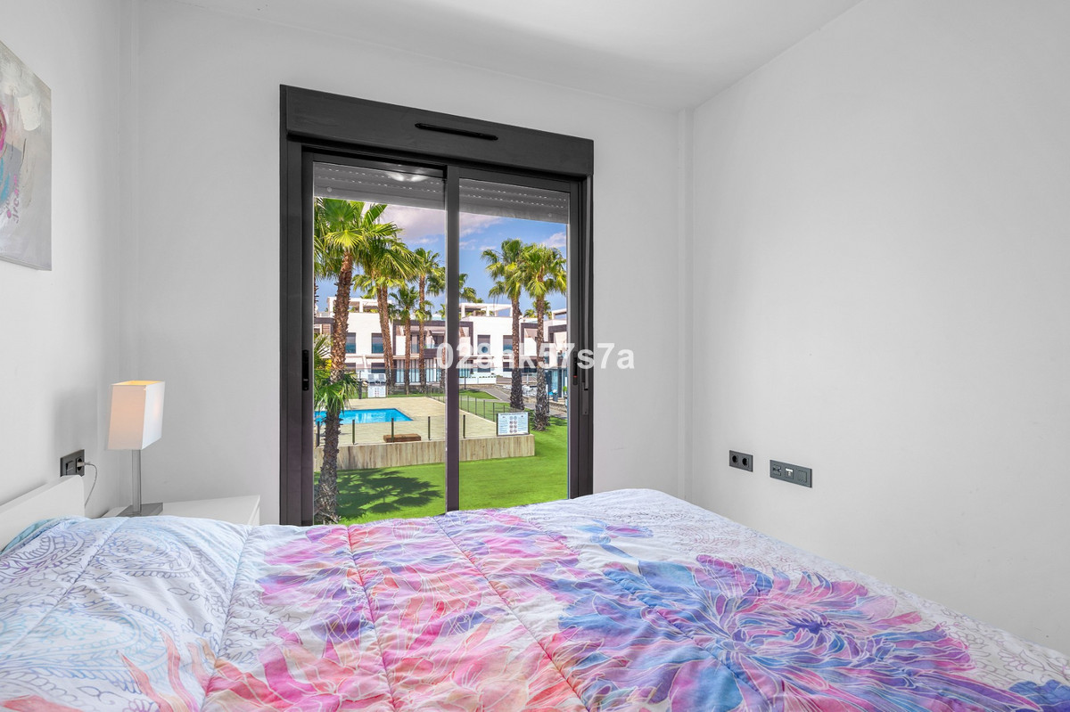 Se vende Apartamento Planta Baja de 2 dormitorios en Costa Blanca, Alicante, España