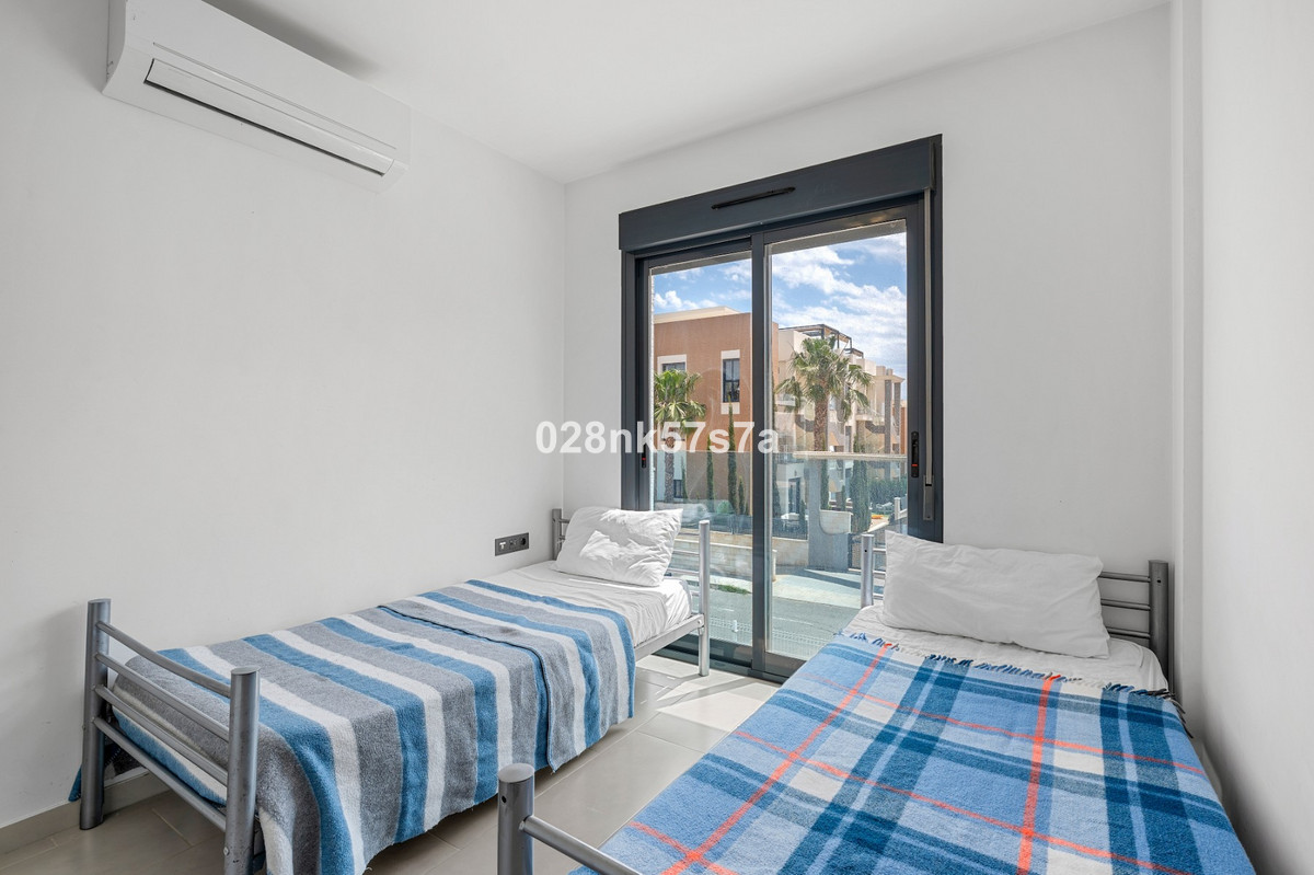 Se vende Apartamento Planta Baja de 2 dormitorios en Costa Blanca, Alicante, España