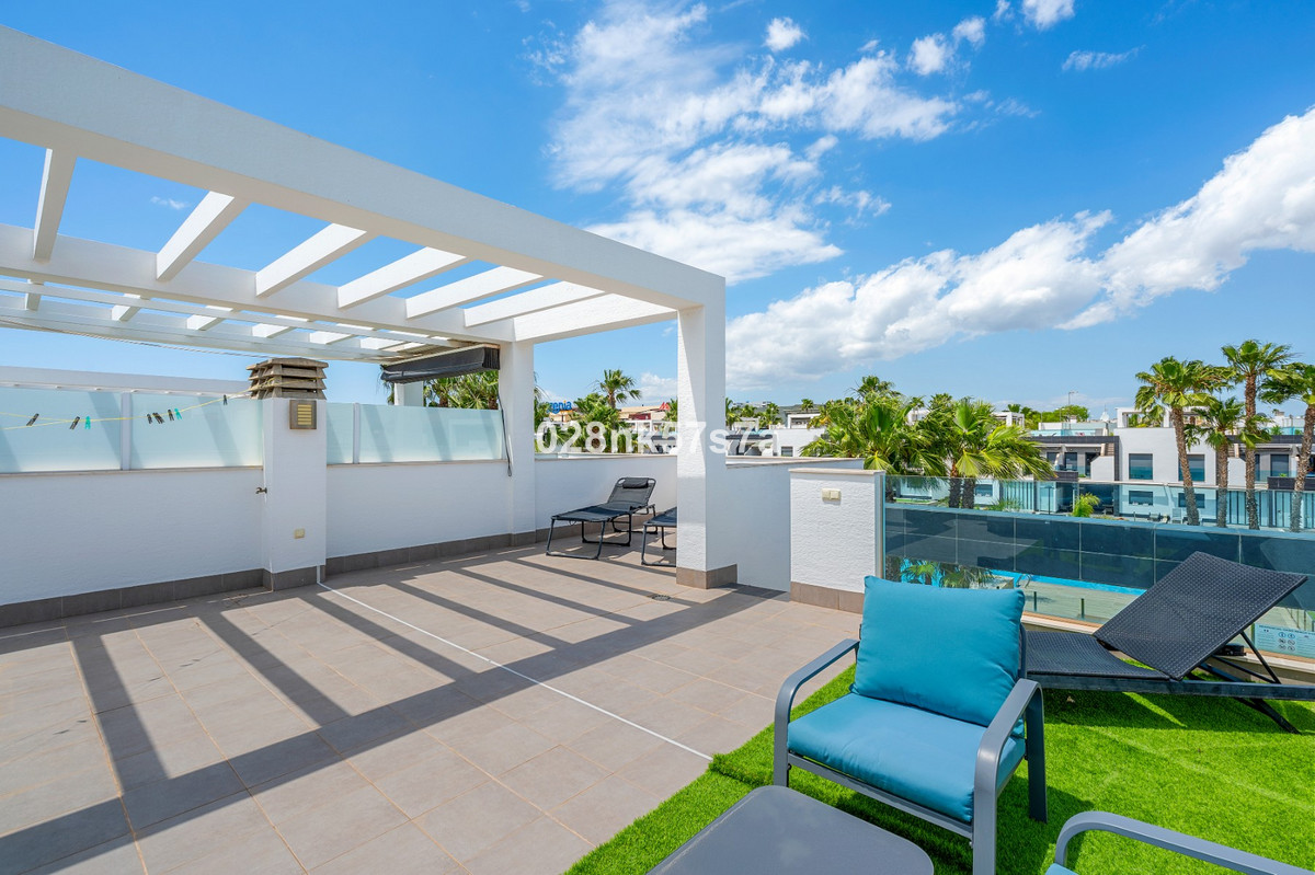 Se vende Apartamento Planta Baja de 2 dormitorios en Costa Blanca, Alicante, España