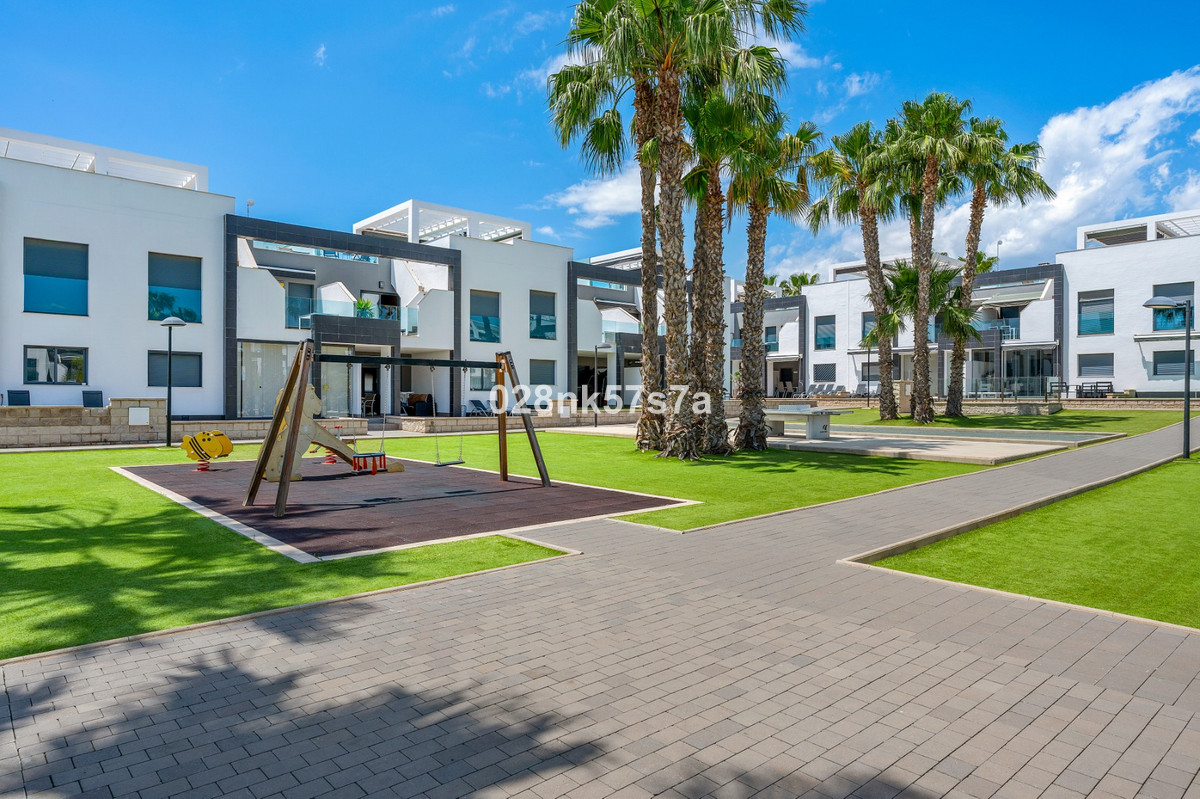 Se vende Apartamento Planta Baja de 2 dormitorios en Costa Blanca, Alicante, España