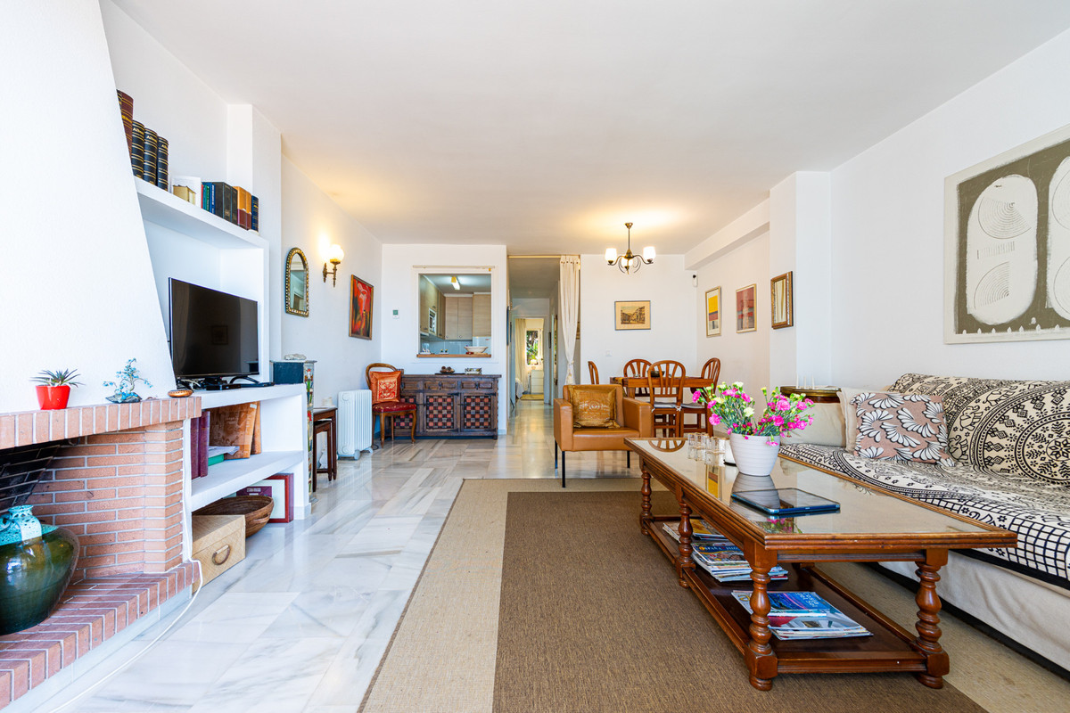 2 Bed Apartment for sale in Calahonda Costa Del Sol, Málaga, Spain