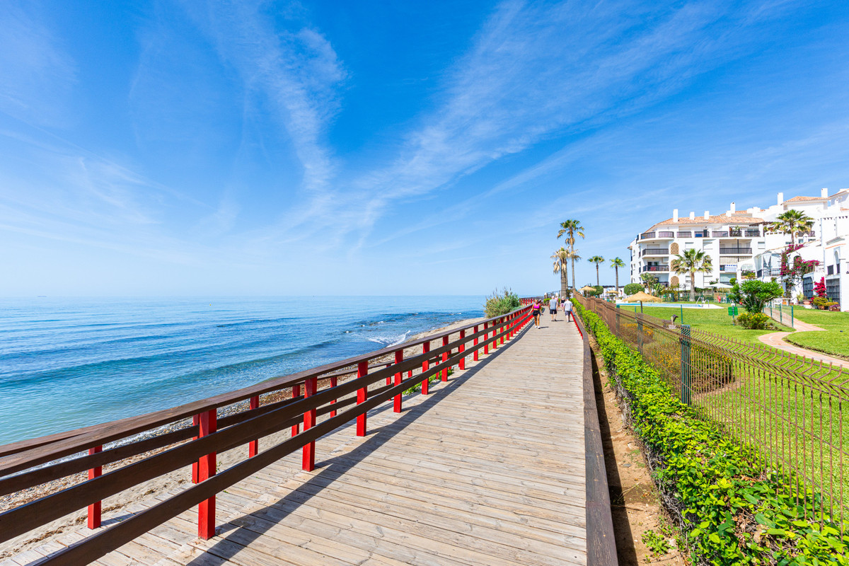 2 Bed Apartment for sale in Calahonda Costa Del Sol, Málaga, Spain
