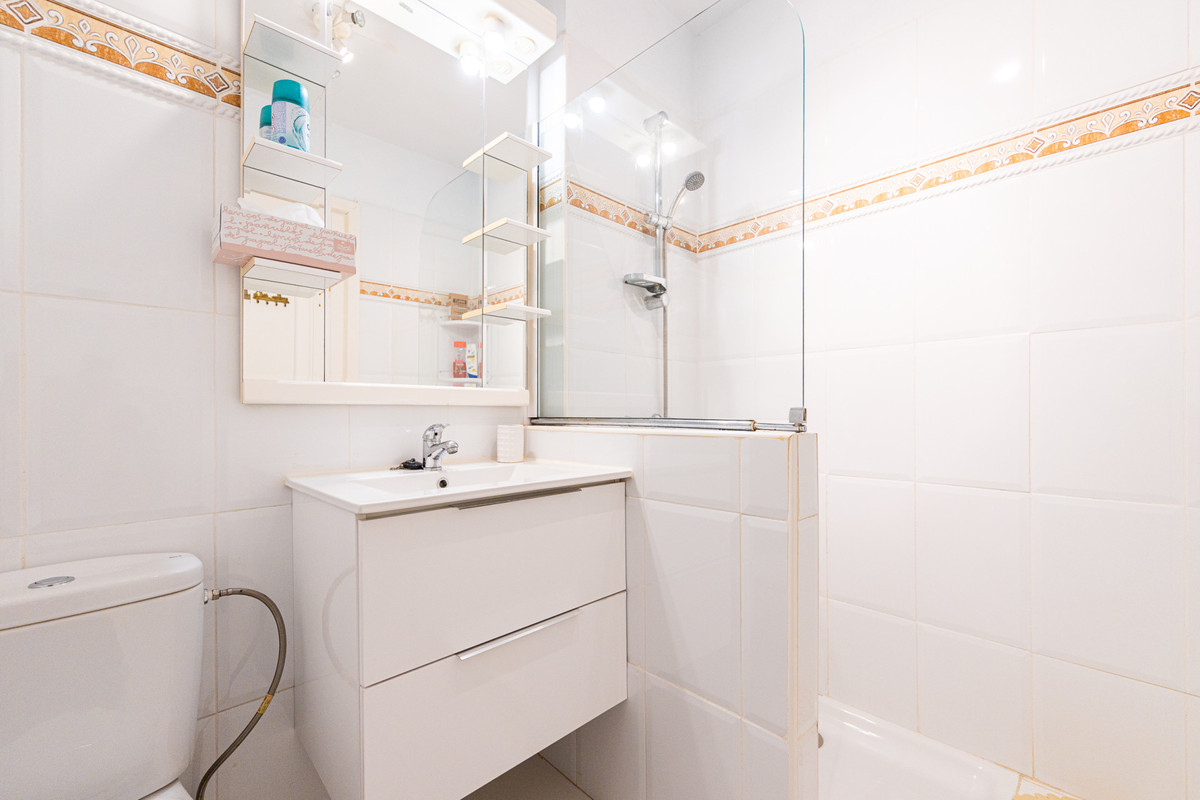2 Bed Apartment for sale in Calahonda Costa Del Sol, Málaga, Spain