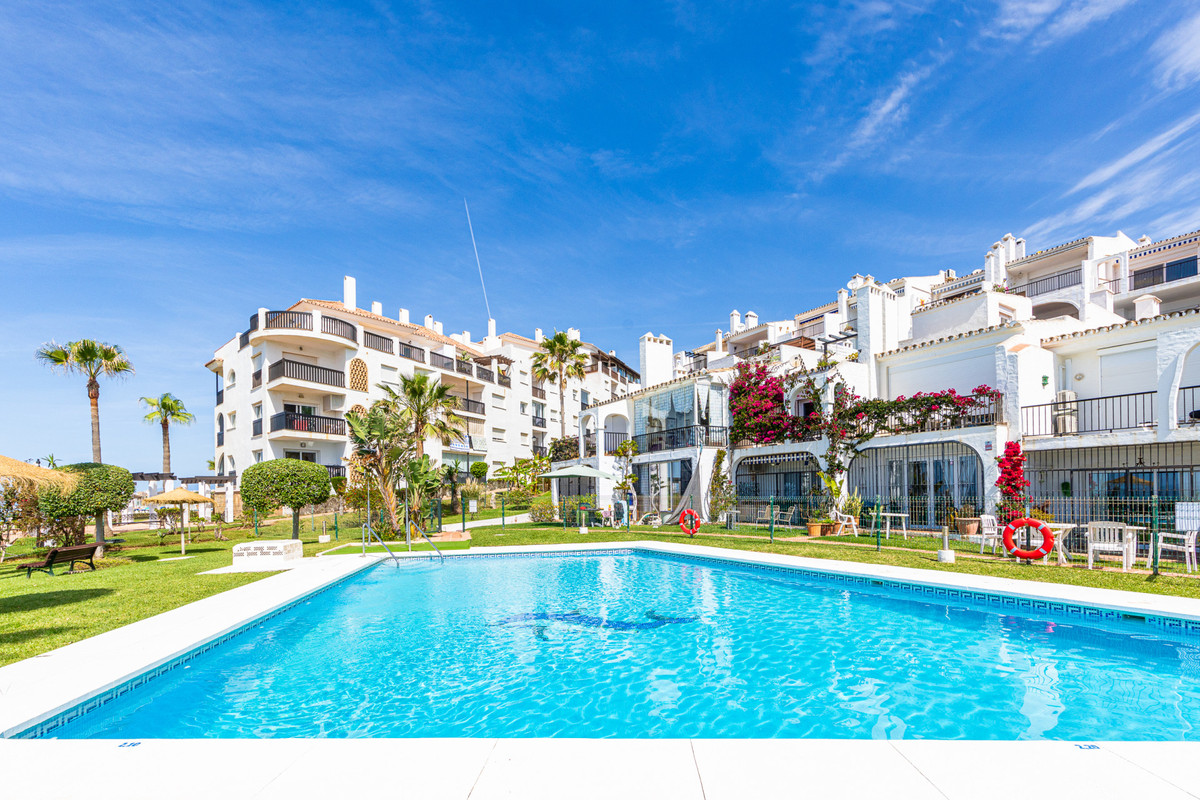 2 Bed Apartment for sale in Calahonda Costa Del Sol, Málaga, Spain