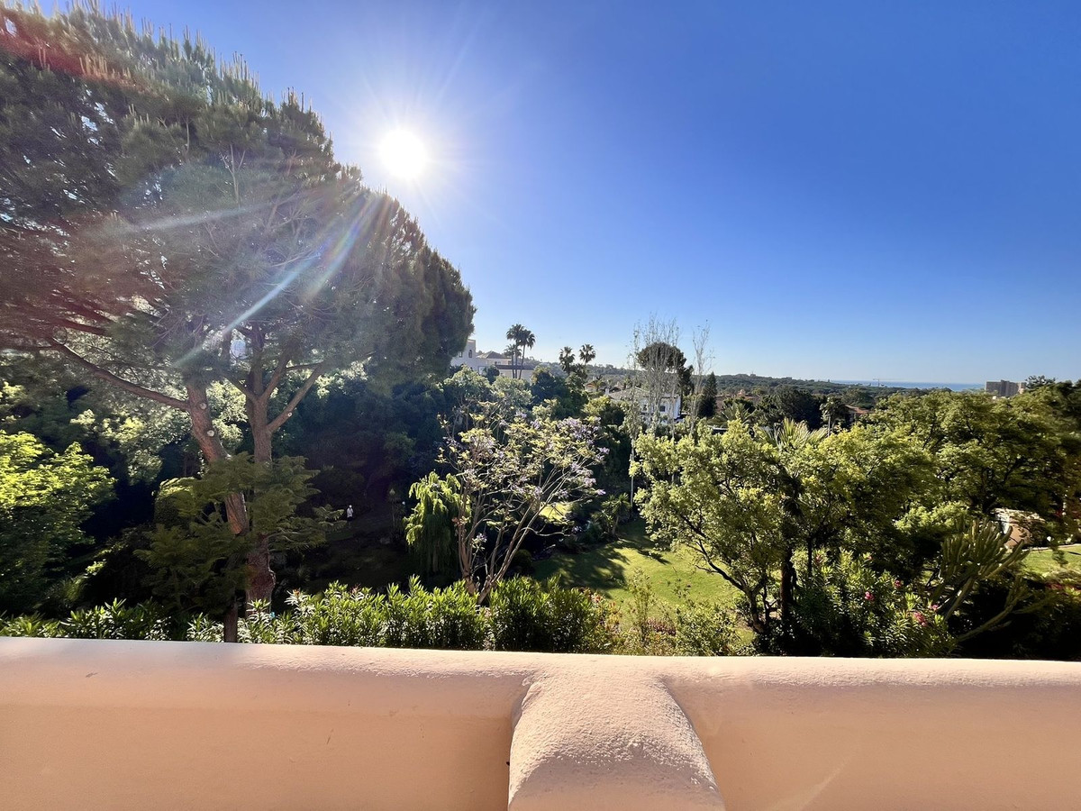 3 Bed Apartment for sale in Marbella Costa Del Sol, Málaga, Spain