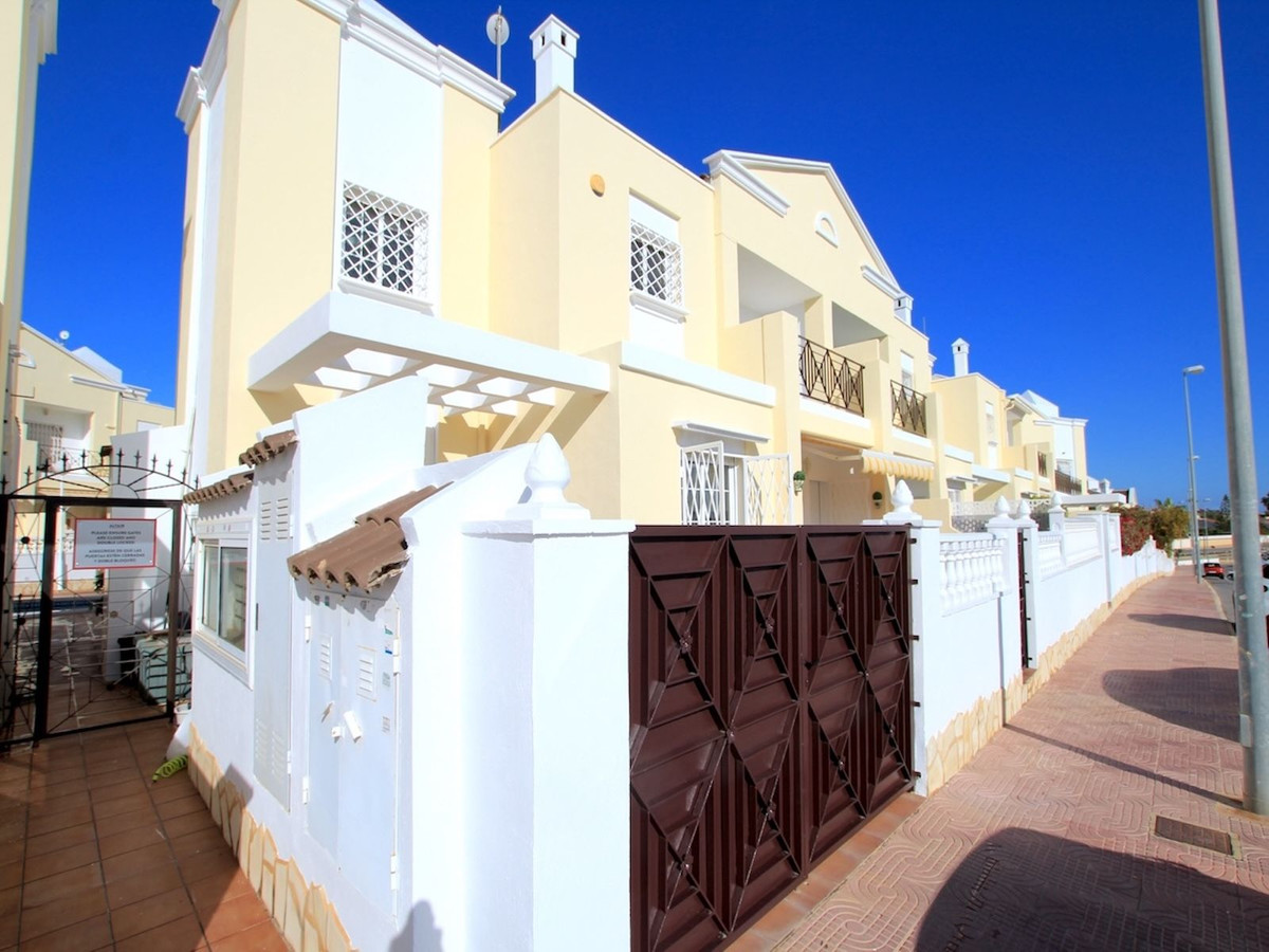Se vende Pareada de 3 dormitorios en Costa Blanca, Alicante, España
