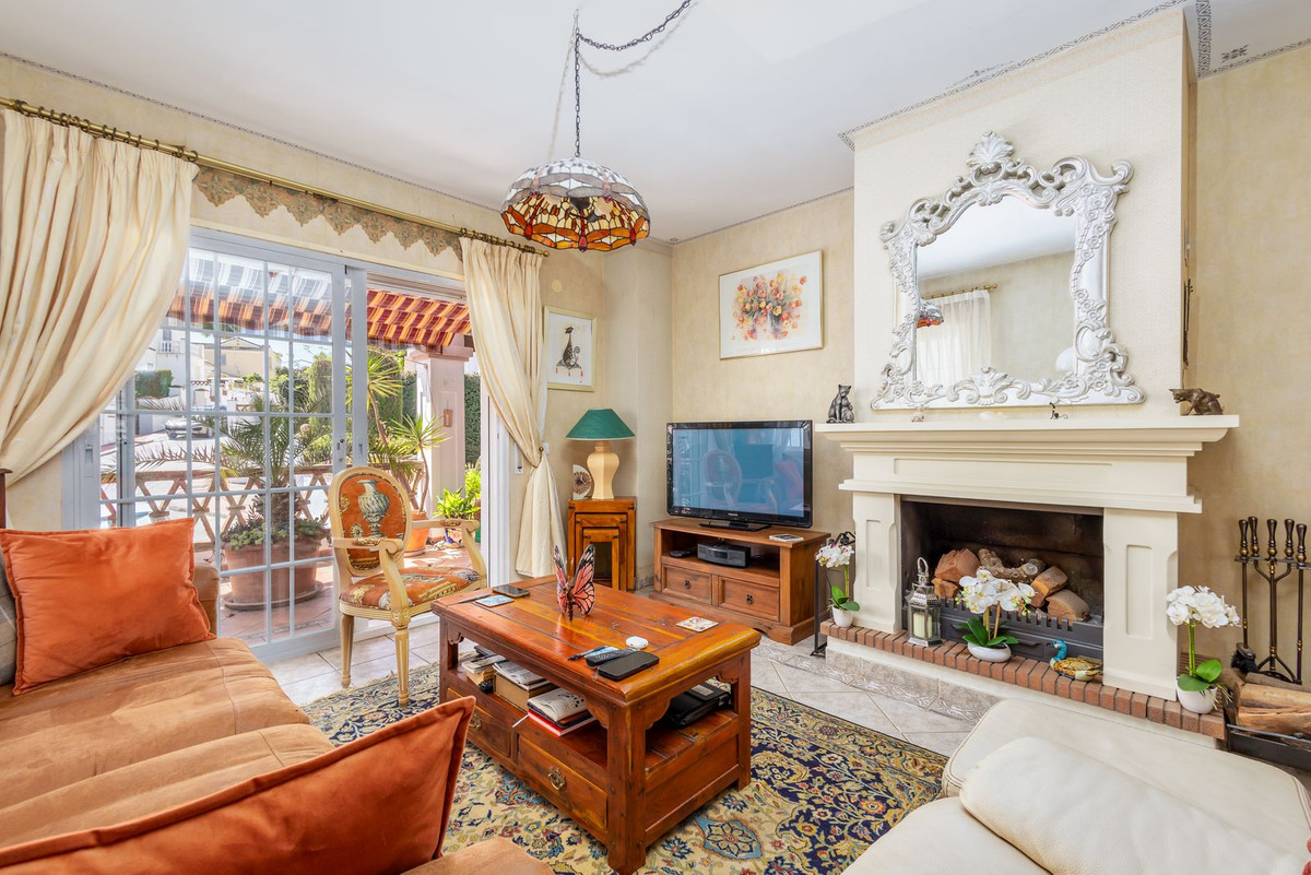 4 Bed Townhouse for sale in Coín Costa Del Sol, Málaga, Spain