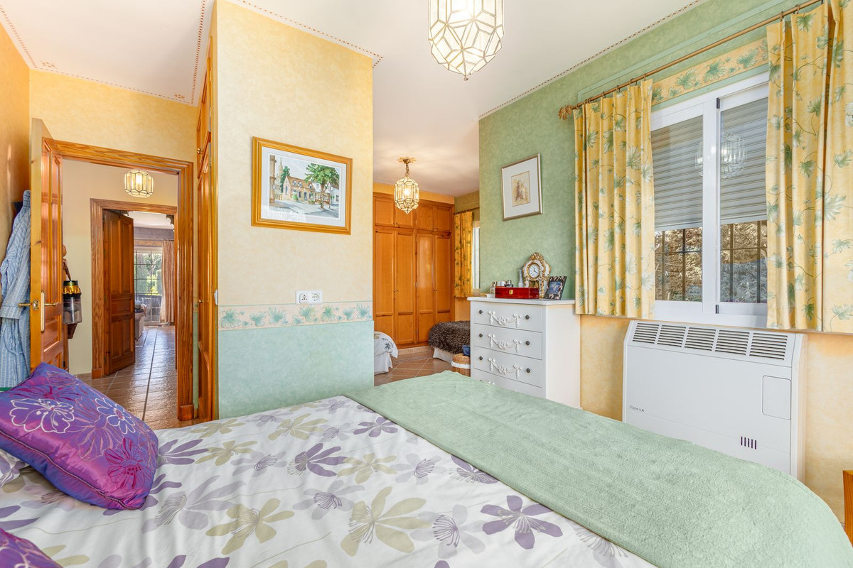 4 Bed Townhouse for sale in Coín Costa Del Sol, Málaga, Spain