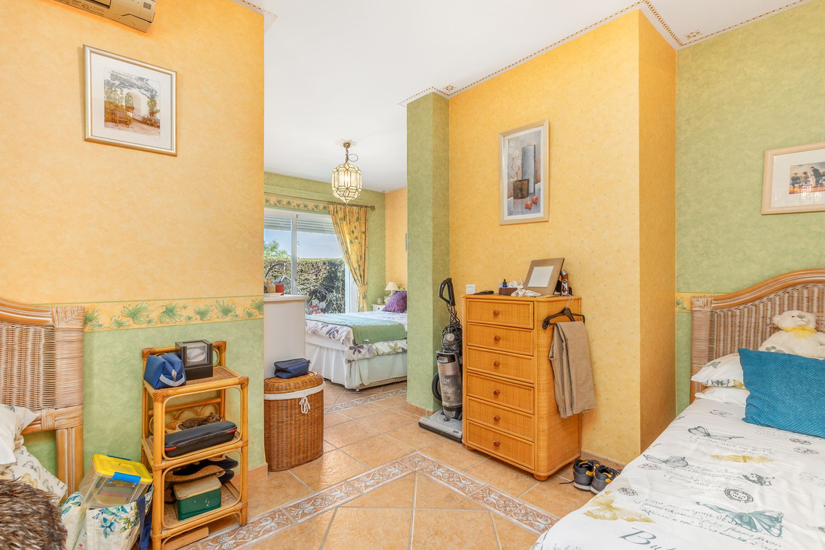 4 Bed Townhouse for sale in Coín Costa Del Sol, Málaga, Spain