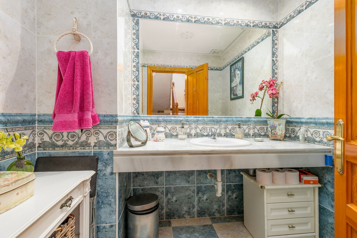4 Bed Townhouse for sale in Coín Costa Del Sol, Málaga, Spain