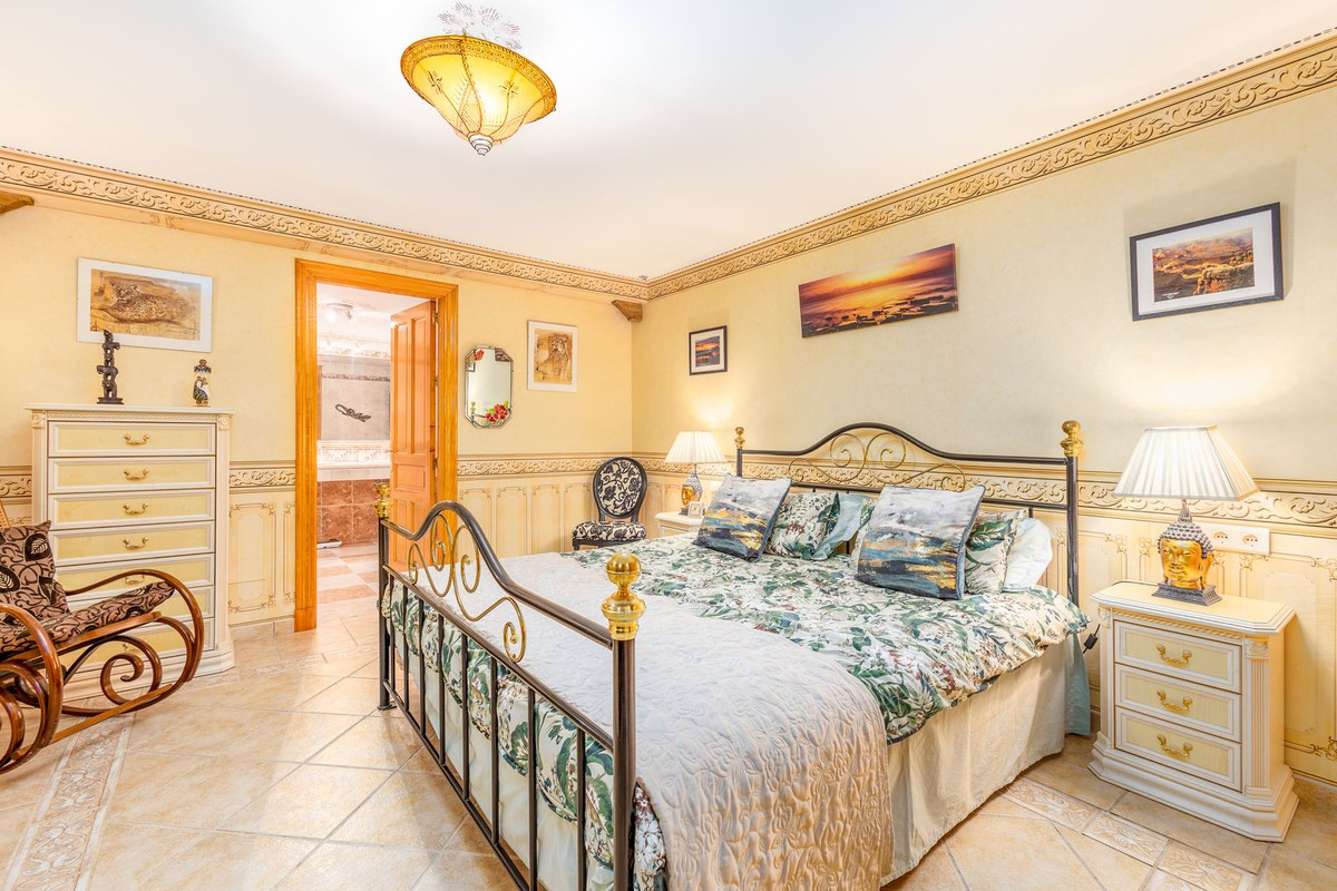 4 Bed Townhouse for sale in Coín Costa Del Sol, Málaga, Spain