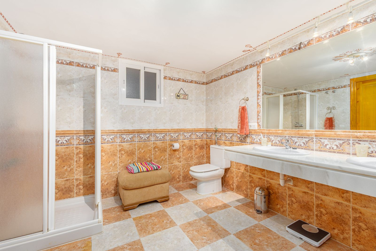 4 Bed Townhouse for sale in Coín Costa Del Sol, Málaga, Spain