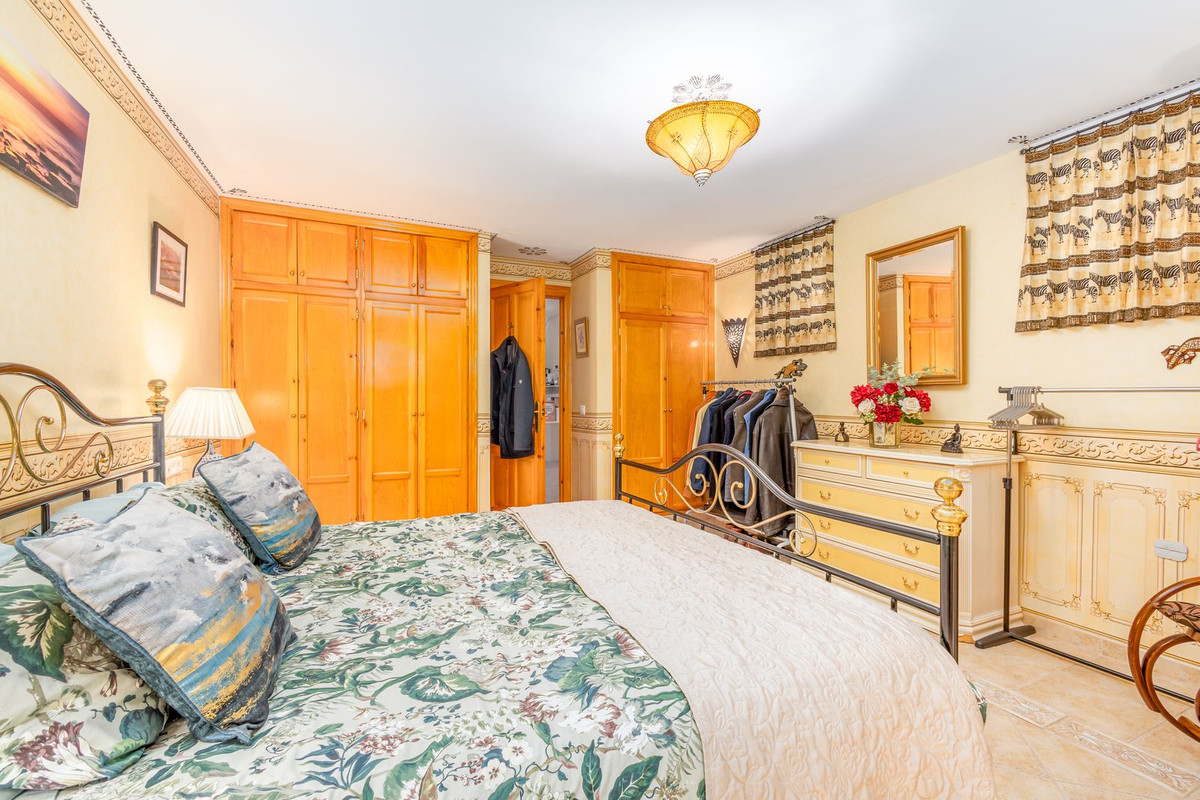 4 Bed Townhouse for sale in Coín Costa Del Sol, Málaga, Spain