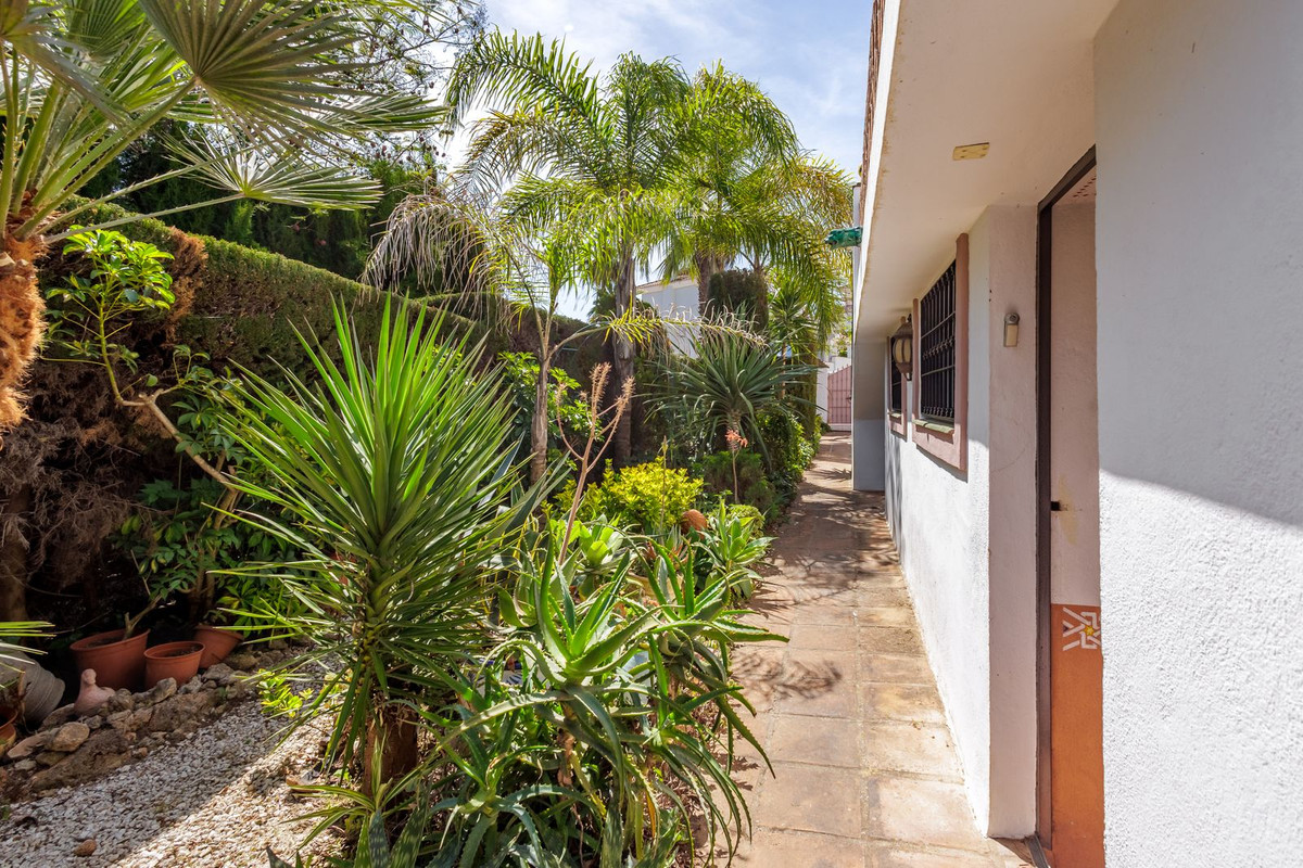4 Bed Townhouse for sale in Coín Costa Del Sol, Málaga, Spain