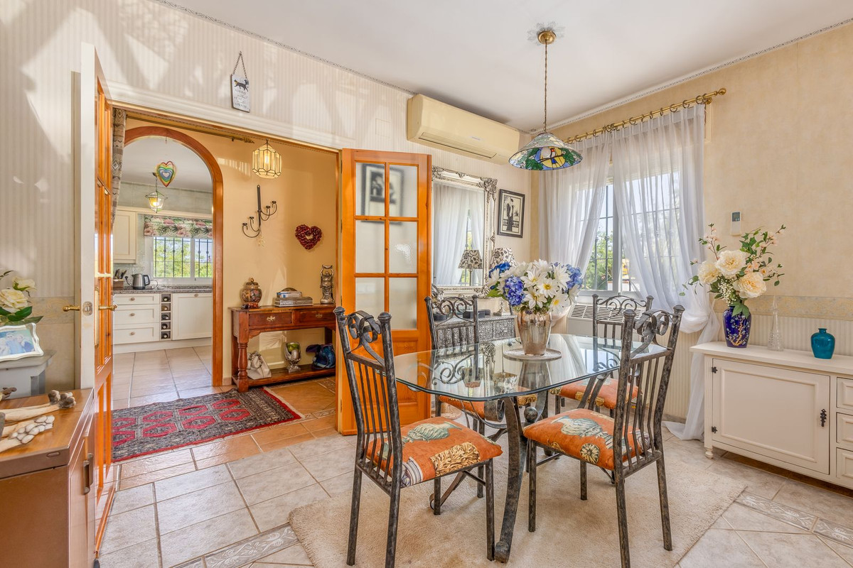 4 Bed Townhouse for sale in Coín Costa Del Sol, Málaga, Spain
