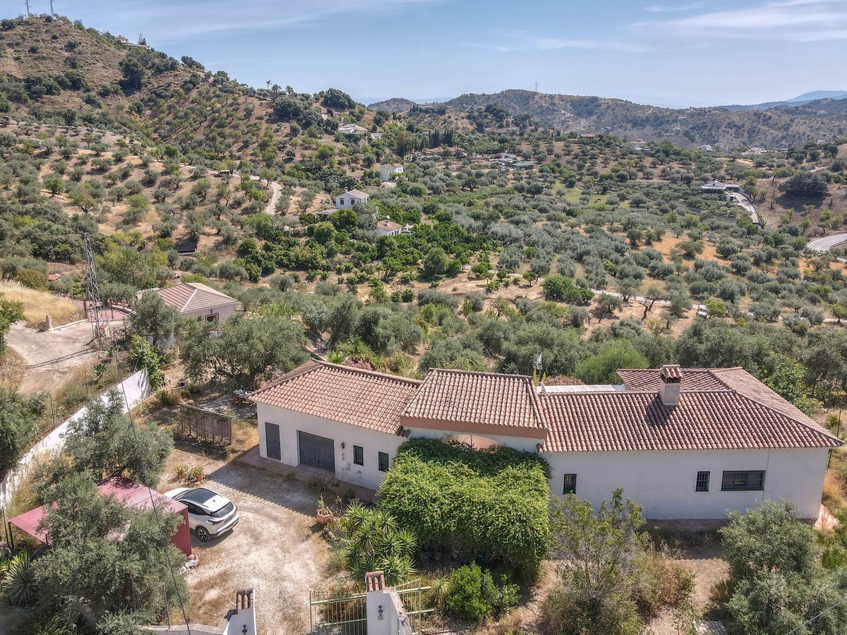 3 Bed Townhouse for sale in Monda Costa Del Sol, Málaga, Spain