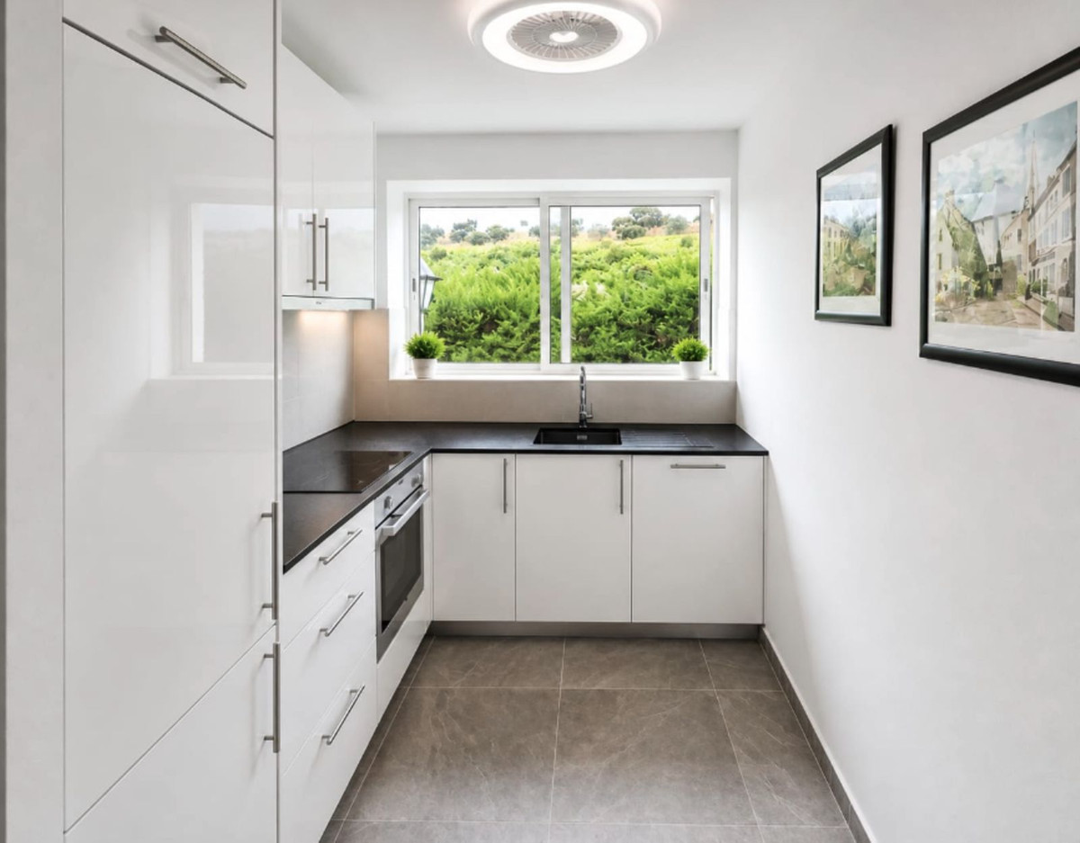 Se vende Apartamento Planta Media de 2 dormitorios en Costa Del Sol, Málaga, España