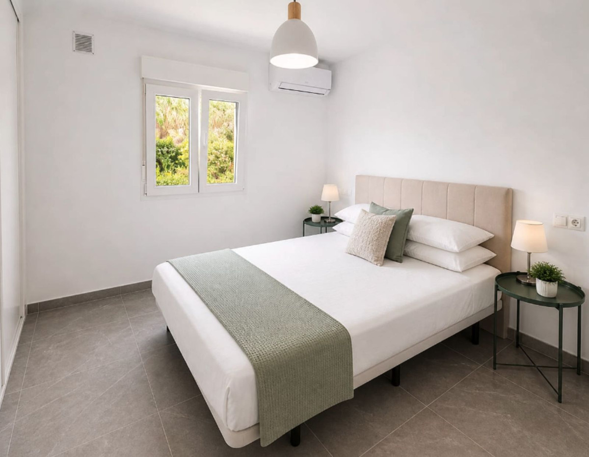 Se vende Apartamento Planta Media de 2 dormitorios en Costa Del Sol, Málaga, España