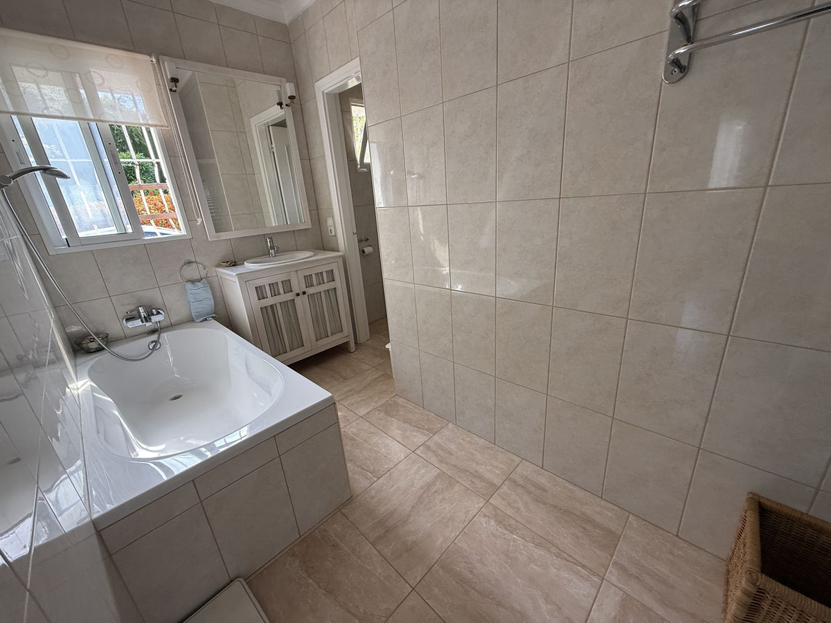 Se vende Finca - Cortijo de 3 dormitorios en Costa Del Sol, Málaga, España